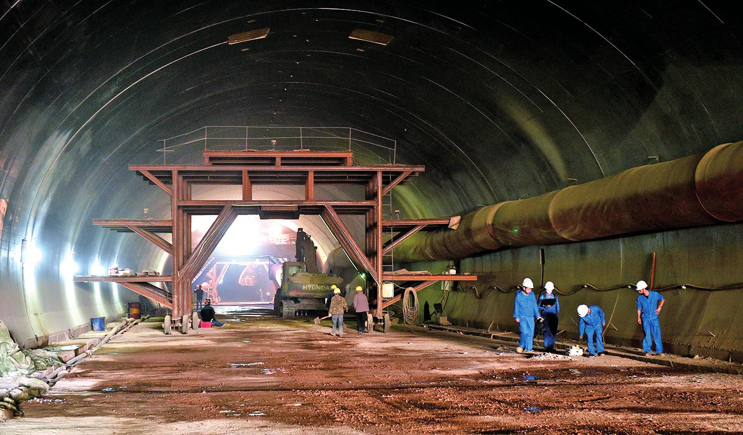 重慶萬縣至梁平高速公路E2合同段隧道建設(shè)工程